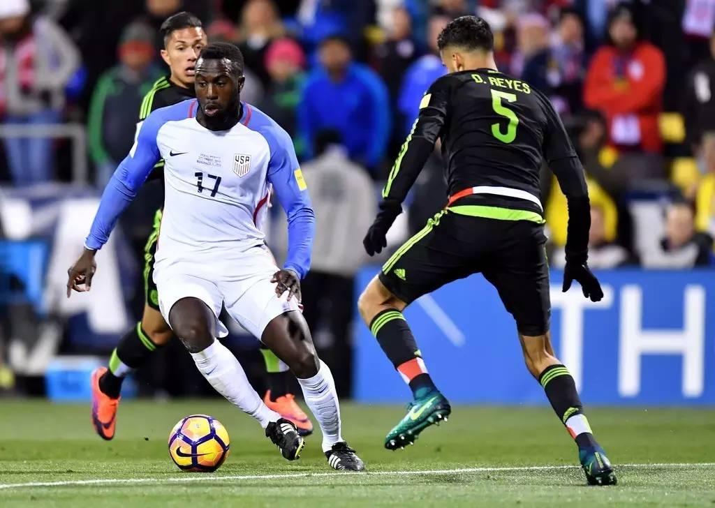 科林蒂安训练开放日,今晚篮板制胜引观众欢呼,世预赛在即,年轻球员获得机会的简单介绍 科林蒂安训练开放日,今晚篮板制胜引观众欢呼,世预赛在即,年轻球员获得机会的简单介绍